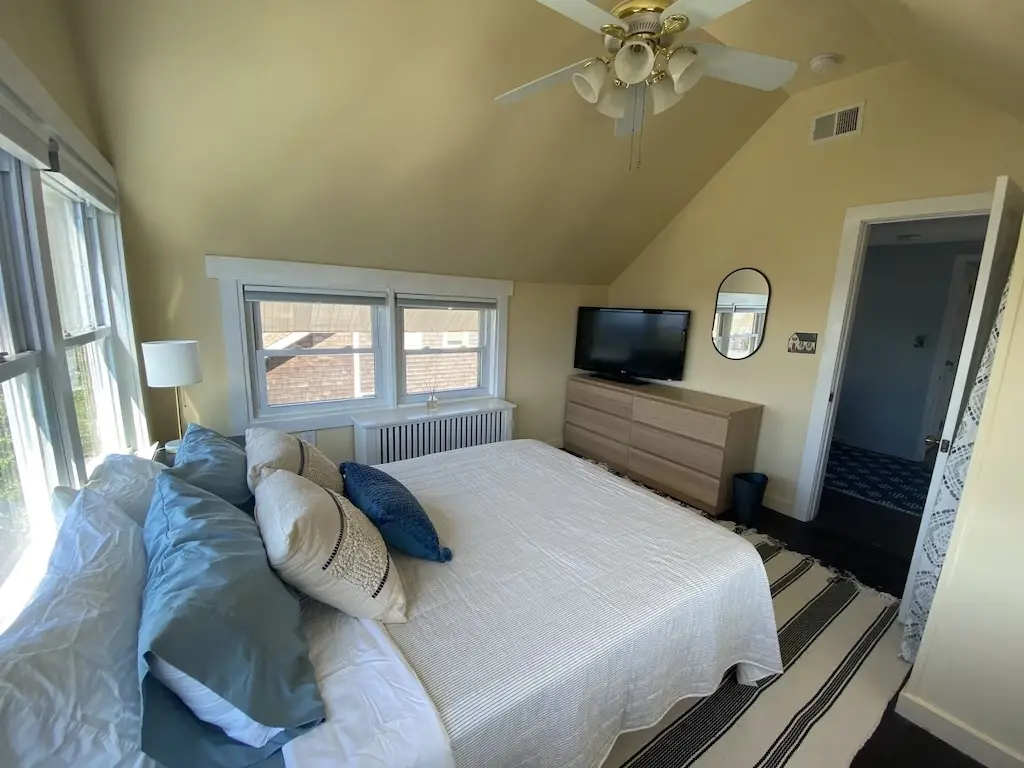 Master bedroom alternate view